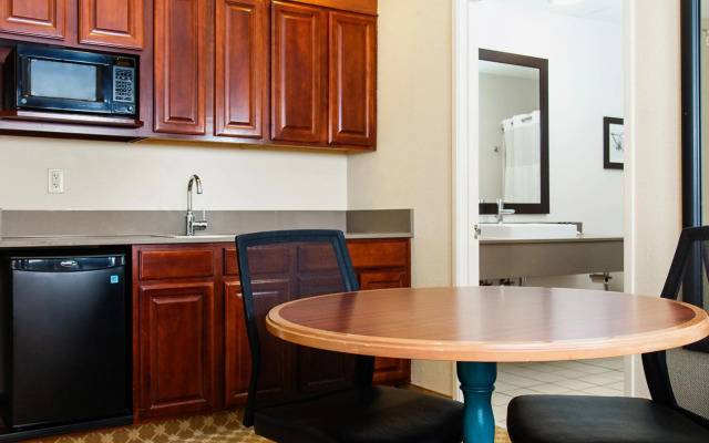 Country Inn & Suites by Radisson, Milwaukee West (Brookfield), WI