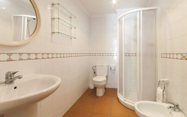 Comtessa in Oliva With 1 Bedrooms and 1 Bathrooms