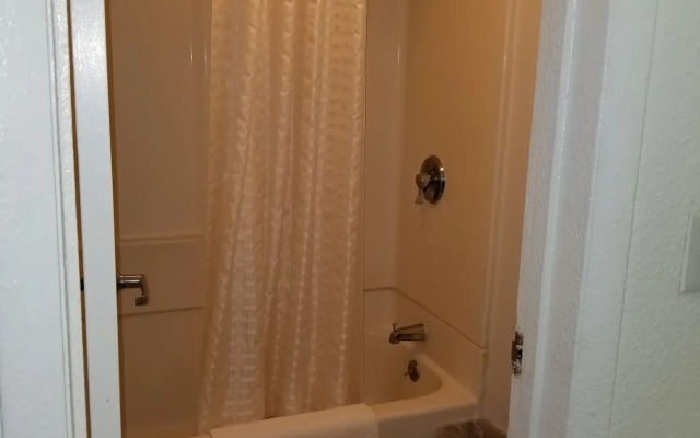 Rodeway Inn Auburn Hills - Detroit