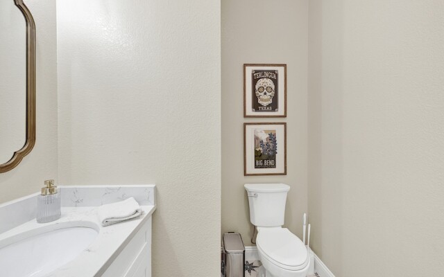 Heart of Fredericksburg With Pool Hot-tub&grill