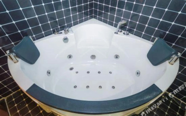 Bojing Theme Hotel (Changsha South Railway Station)