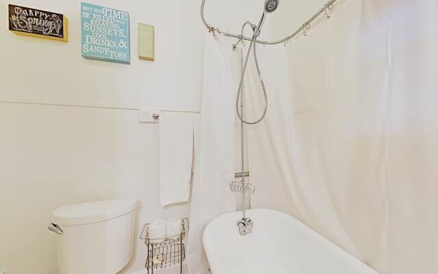 2BR Casa Travis Heights by RedAwning