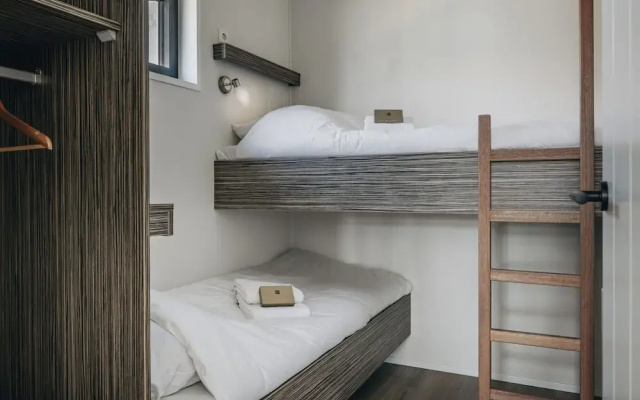 Comfy Lodge with Microwave near Markermeer