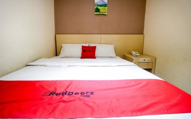 RedDoorz near Pasar Tarapung Siring Banjarmasin