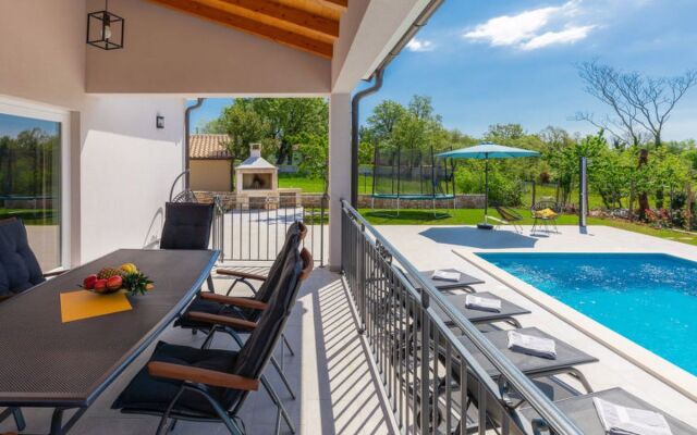 House Veli vrt Pallerols