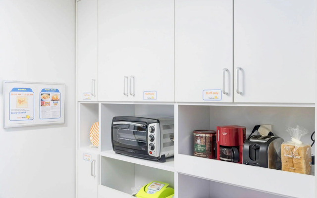 Cozzzy Guest House - Hostel