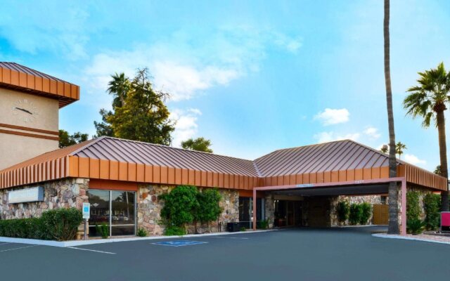 Magnuson Hotel Papago Inn