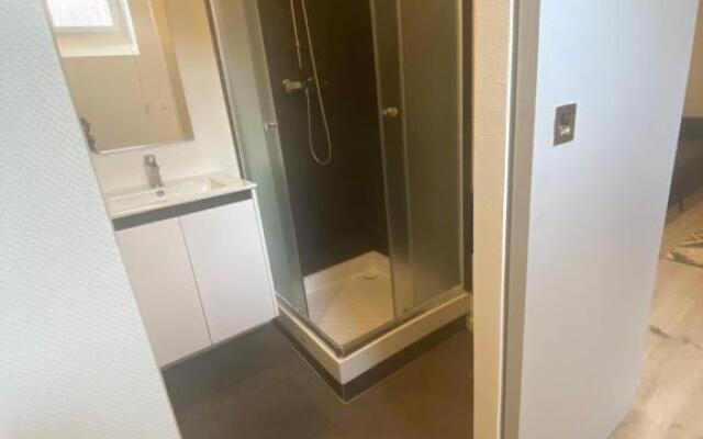 Joli studio calme et lumineux