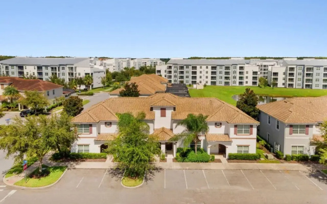 Amazing 4bdr Near Parks w Pool