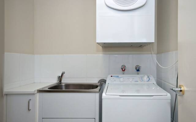 Breakwater Apartment, Unit 104/2 Messines Street