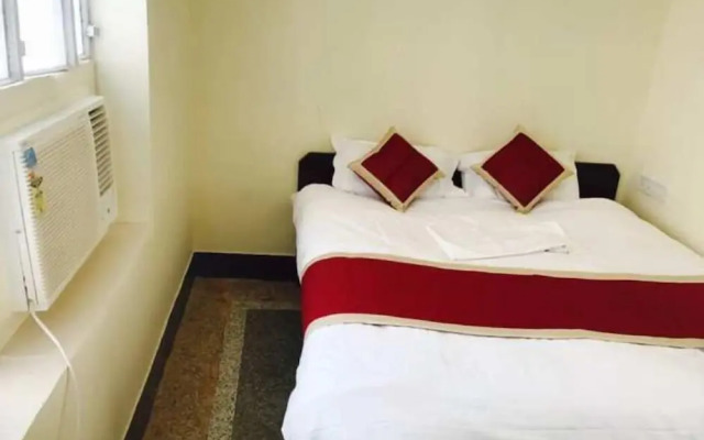 Hotel Dharohar Palace