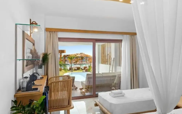 Alia Beachfront Suites and Spa