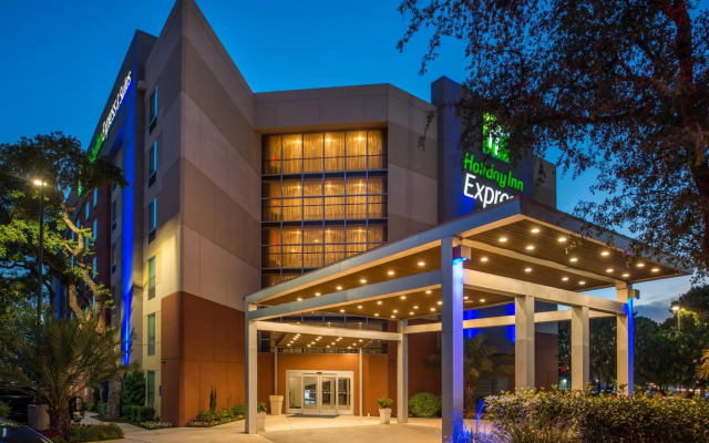 Holiday Inn Express & Suites San Antonio Medical-Six Flags by IHG