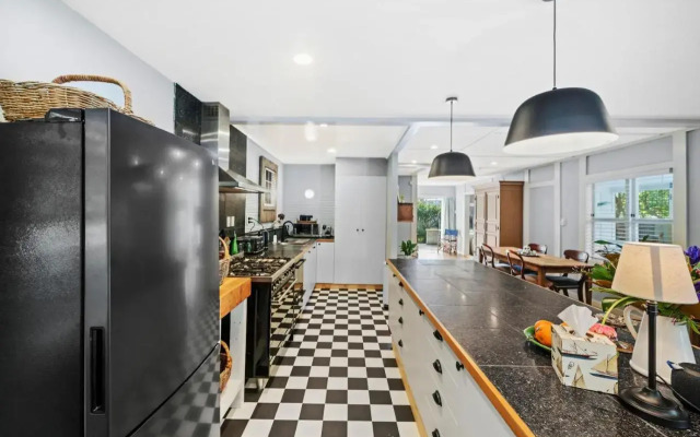 The Long House - Waikanae Holiday Home