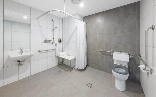 Best Western Plus North Lakes Hotel
