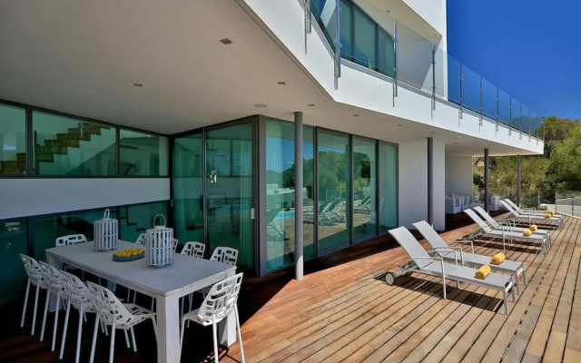 Modern Holiday Home With Vast Terracing