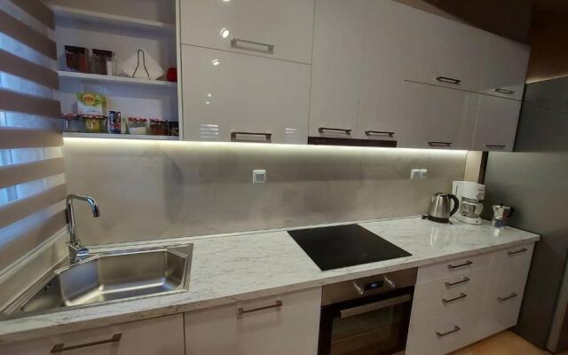 Veria Panorama Luxury Suite with Garden 2