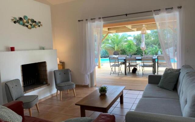 Villa pleine de charme avec piscine proches des plages