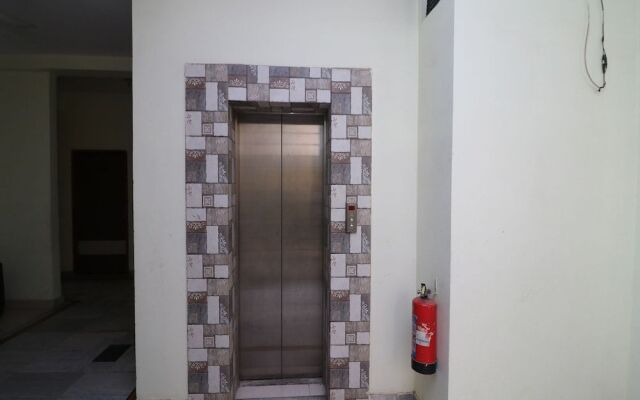OYO 14898 Hotel Dwarika