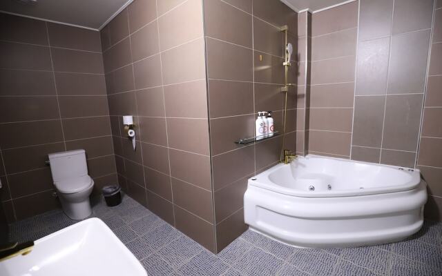 Gunsan JNK Classic Hotel - Black