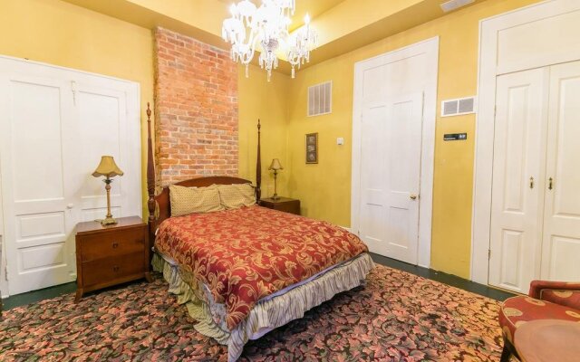 Mag's 940 Guest House
