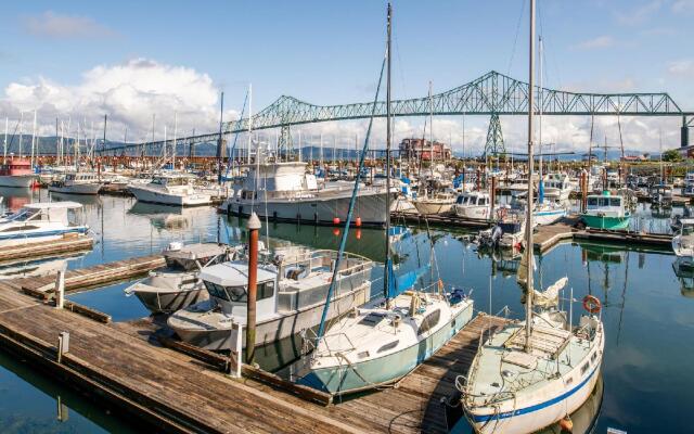 Astoria Riverwalk Inn