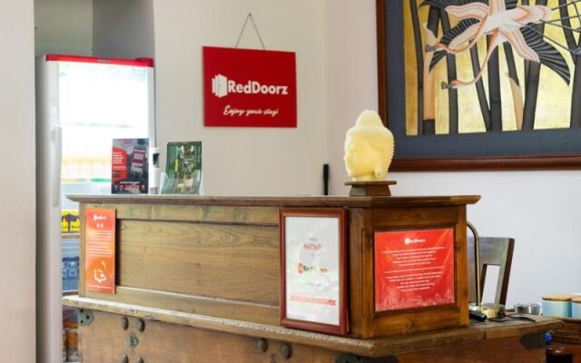 Reddoorz Plus Near One Belpark Mall Cilandak