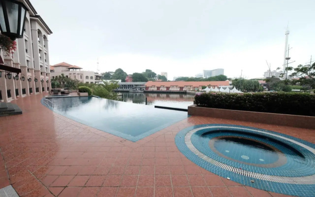 Luxury on Melaka River