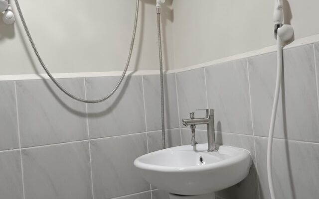 Condo in Lapu-lapu wd 3 Pools/free Wifi&netflix