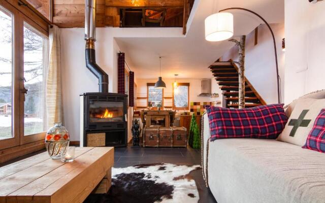 Warm & Cosy 3BR Chalet w/ Fireplace in Nature