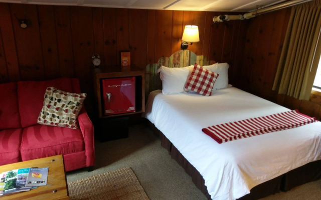 Foot of the Mountain Motel