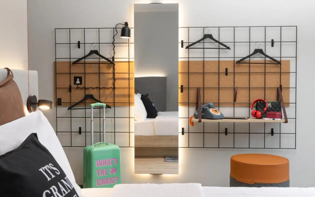Moxy Cork