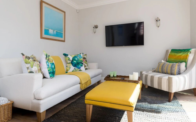 Duncan Road 38 - Adults Only