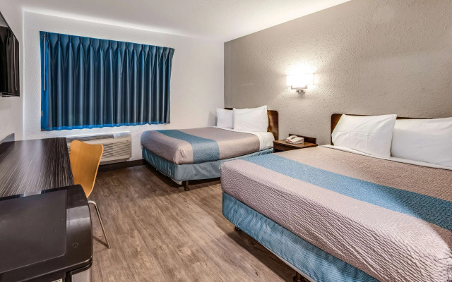 Motel 6 Fort Wayne, IN