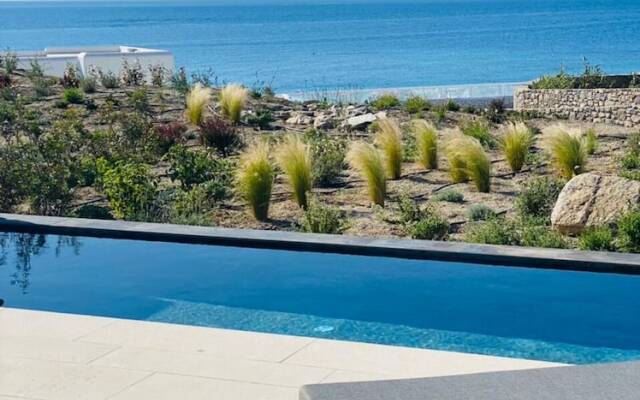 Bonzoe Suites & Villas