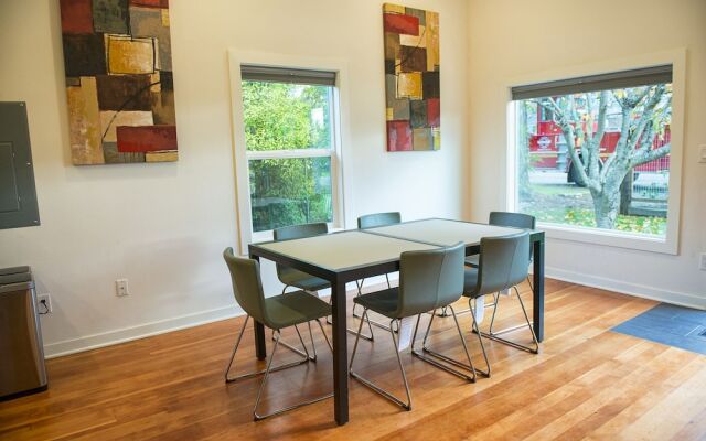 3528 SW 98th Street Home by RedAwning