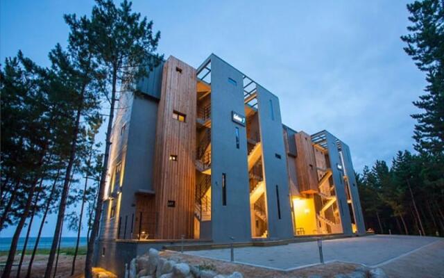 Gosung La Henne Pull Villa J