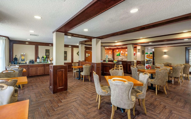 Quality Suites Addison - Dallas