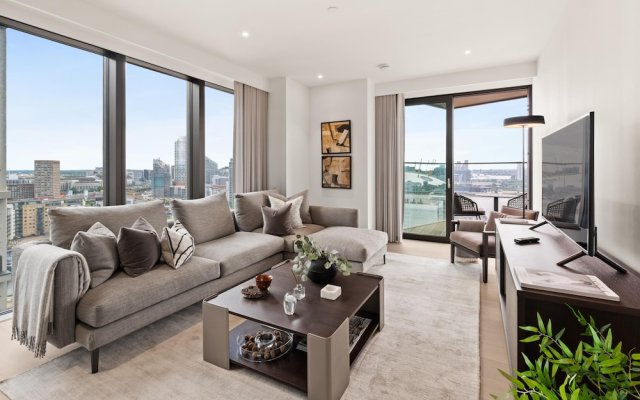Stunning two Bedroom Docklands Apartment With Balcony