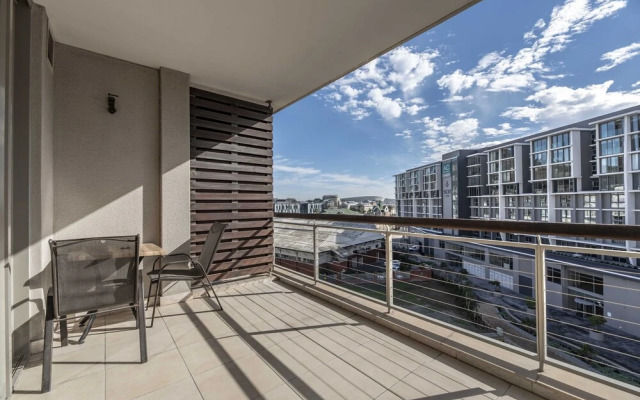 706 Popular Canal Quays