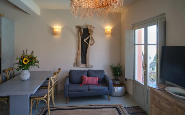 Pink Freud Villas Santorini