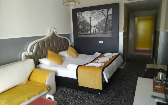 Gold Suite