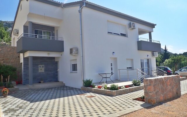 Apartments Jadranka-with the Seaview