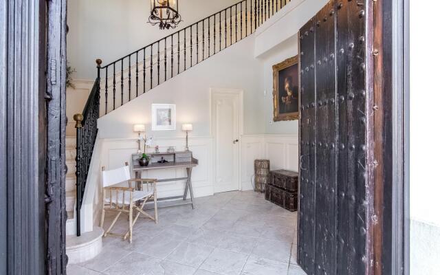 18024 - Superb Villa Near Beach With Heated Pool