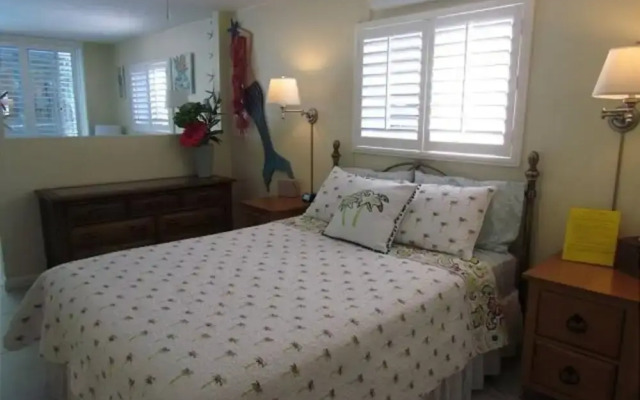 2 Bedroom Waterfront Pool Side!