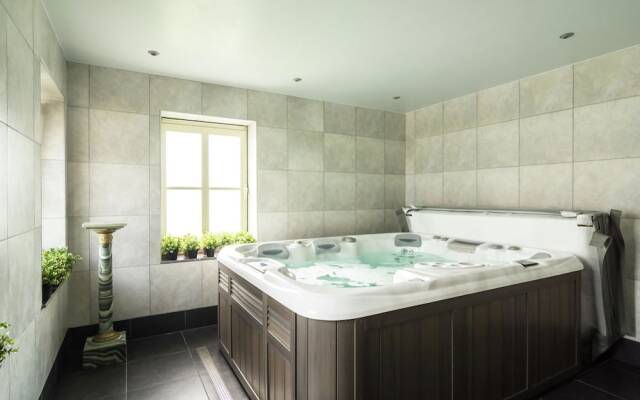 Luxury Home in Gedinne With Bubble Bath and Sauna