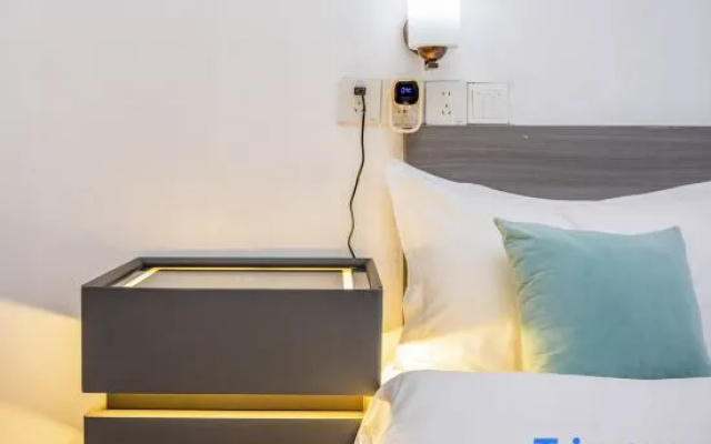 Golden Light | Encounter Wind’s Soft Song Muchen Designer Homestay (South Gate of the Ancient City) – Guest Rooms – Dali
