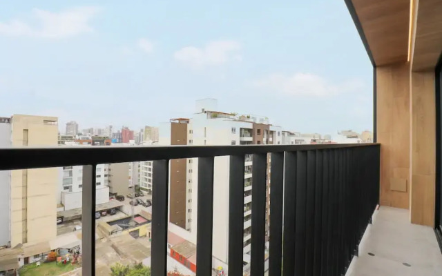 w Fabulous 2BR w Balcony in Miraflores