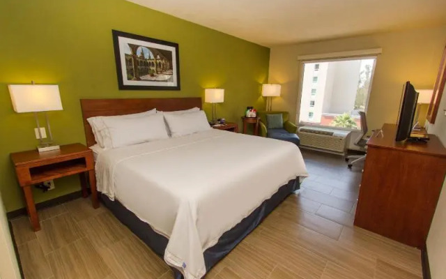 Holiday Inn Express Guadalajara Aeropuerto an IHG Hotel