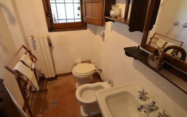 Pleasant Villa In Valiano With Terrace, Garden, Sun-Loungers